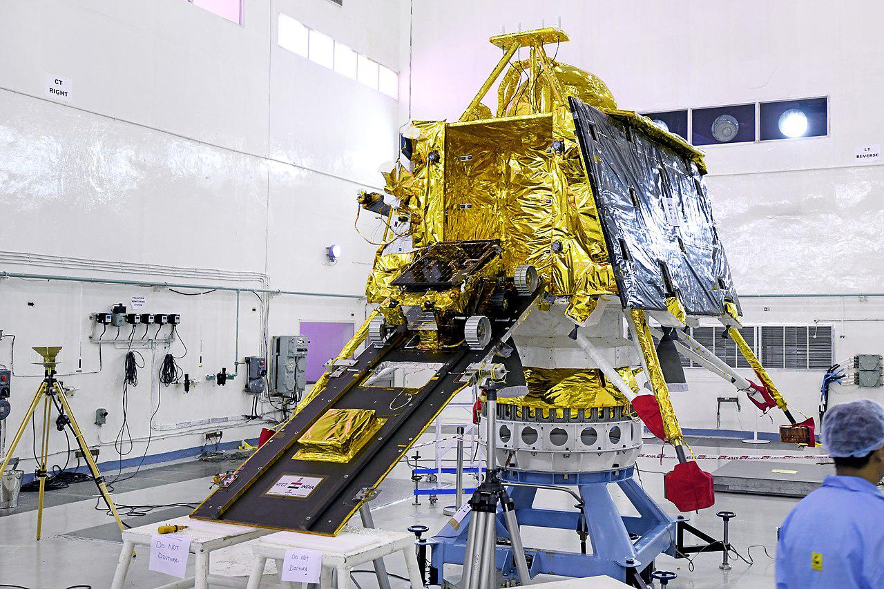 Индийское космическое агентство (ISRO) объявило, что начало подготовку к посадке своей третьей лунной миссии «Чандраян-3». Эта миссия является повторением предыдущей миссии «Чандраян-2», которая не смогла успешно приземлиться на лунную поверхность в...