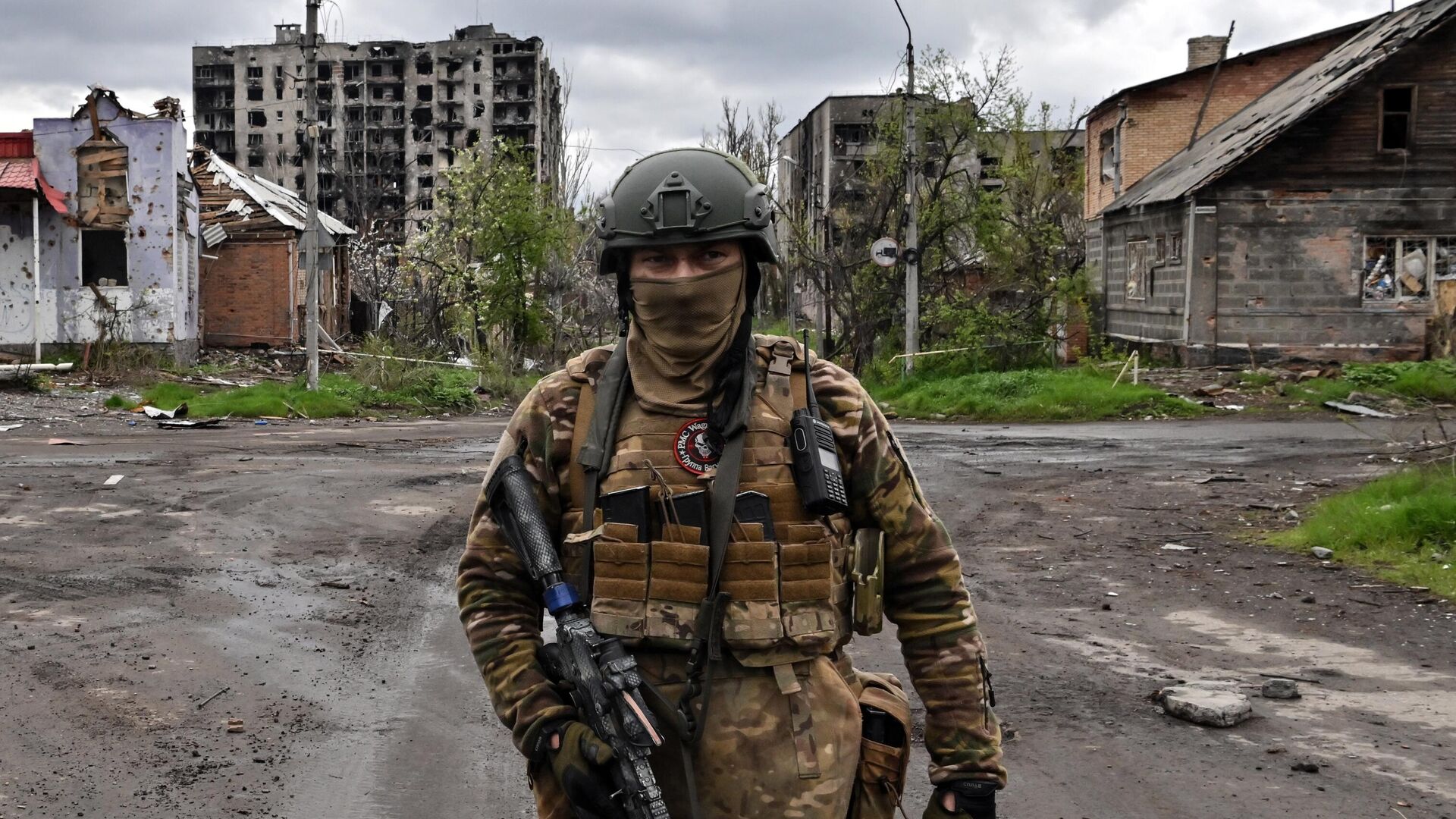 Почти все подразделения ЧВК «Вагнер» покинули Бахмут, все позиции переданы в надлежащем порядке Министерству обороны России. Об этом сообщил глава ЧВК «Вагнер» Евгений Пригожин в интервью телеканалу «Россия 24».
