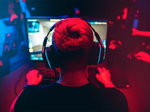 Увольнения нескольких десятков тысяч разработчиков игр привели к тому, что компании, работающие в этой отрасли, стали массово задействовать ИИ-агентов, пишет в понедельник Reuters со ссылкой на исследование Google. Google совместно с компанией The Ha...