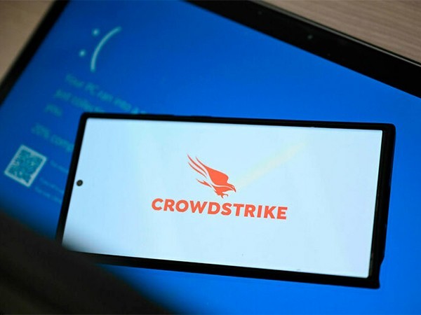 Глобальный сбой компьютерных систем, случившийся по вине ИБ-компании CrowdStrike, стал поводом для подачи иска к ней со стороны акционеров, сообщает Reuters. Напомним, 19 июля из-за последнего обновления ПО CrowdStrike был зафиксирован серьёзный сбой...