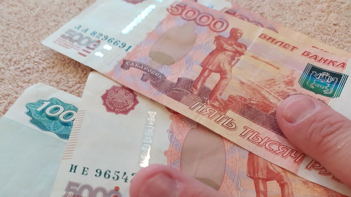 Согласно данным опроса, проведённого сервисом SuperJob, расходы на школьные выпускные в 2023 году увеличились в 1,5-2 раза по сравнению с доковидным периодом. В среднем родителям выпускников придется заплатить за прощание со школой около 35 тысяч руб...