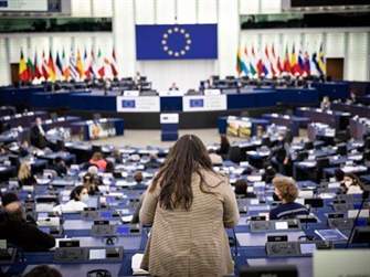 Европарламент заблокировал ИИ-функции рабочих планшетов законодателей для обеспечения кибербезопасности, написал в понедельник Euractive со ссылкой на данные рабочей переписки парламентариев. Решение деактивировать ИИ-инструменты, включая виртуальных...