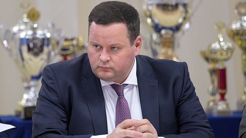 Министр труда и социальной защиты России Антон Котяков заявил, что ведомство готово обсудить перенос части выходных дней с новогодних праздников на май. Он отметил, что такое предложение поступило от депутатов Госдумы.

