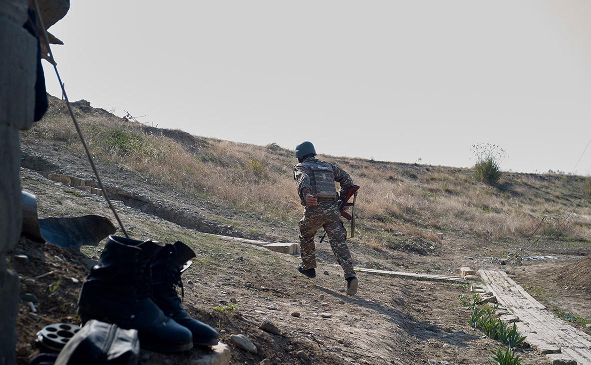 После нескольких дней ожесточенных боев в Нагорном Карабахе, Азербайджан и Армения достигли договоренности о полном прекращении всех военных действий в регионе. Об этом сообщили власти непризнанной республики Арцах, также известной как Нагорно-Караба...