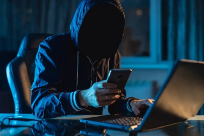 В России раскрыли новую схему мошенничества со средствами клиентов банков. Злоумышленники под видом сотрудников правоохранительных органов угрожают гражданам уголовной ответственностью за якобы попытку перевести деньги на счета террористических или э...