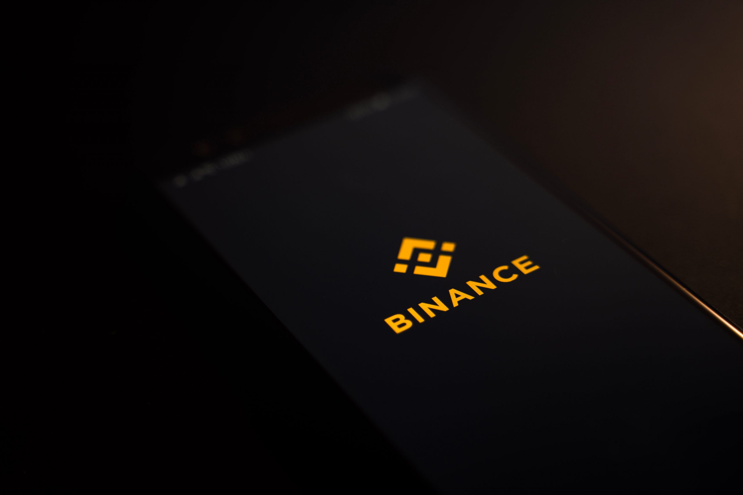 Криптовалютная биржа Binance, крупнейшая в мире по объему торгов, объявила о своих планах подать иск к Комиссии по ценным бумагам и биржам США (SEC), которая обвиняет биржу в нарушении законодательства о ценных бумагах. Для этого Binance выделила 1 м...