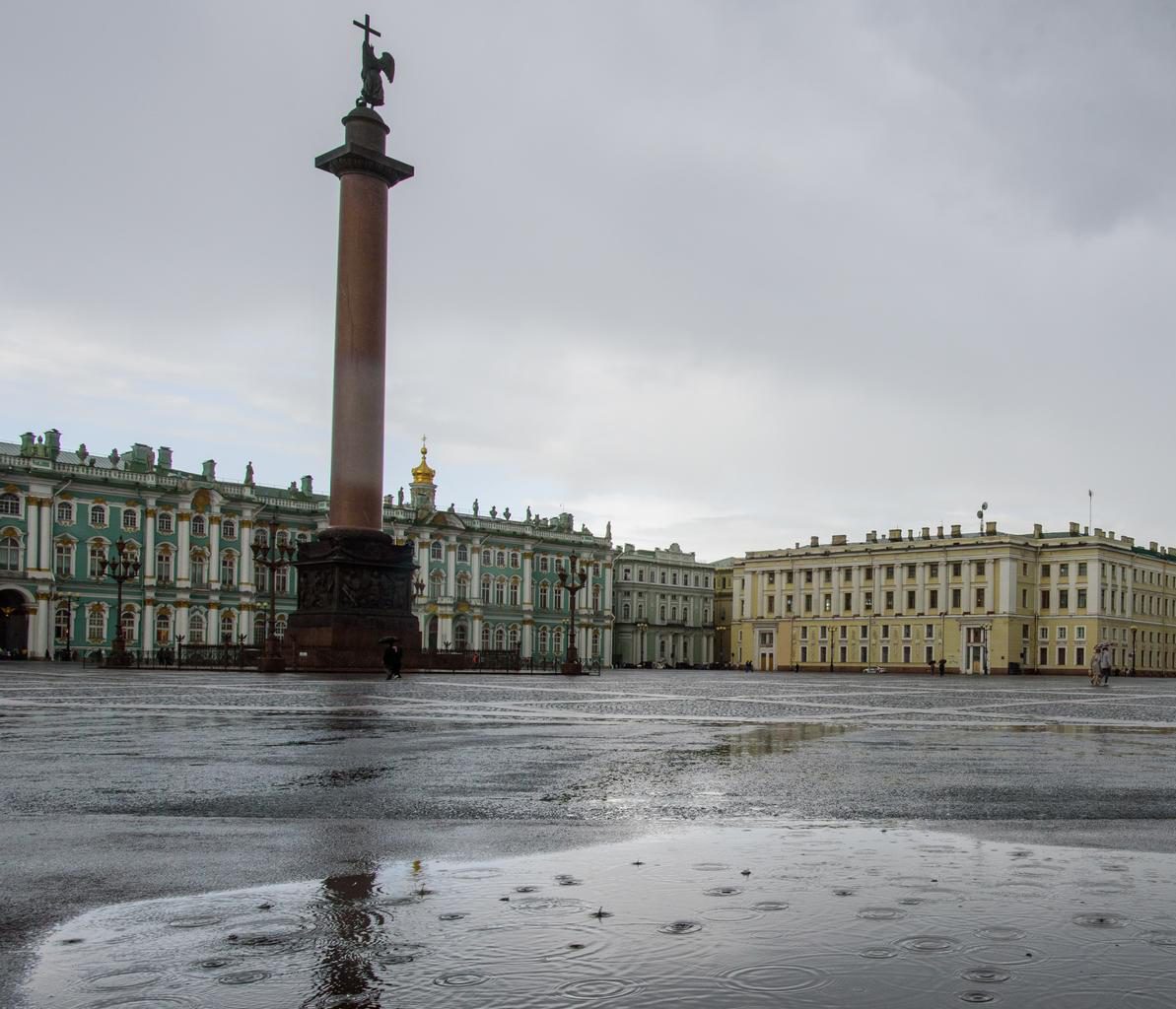 В выходные жителей Северной столицы ждет непогода. По прогнозу главного синоптика Санкт-Петербурга Александра Колесова, в субботу в городе будет идти дождь с мокрым снегом, а температура воздуха не поднимется выше +7 градусов. В воскресенье погода не...