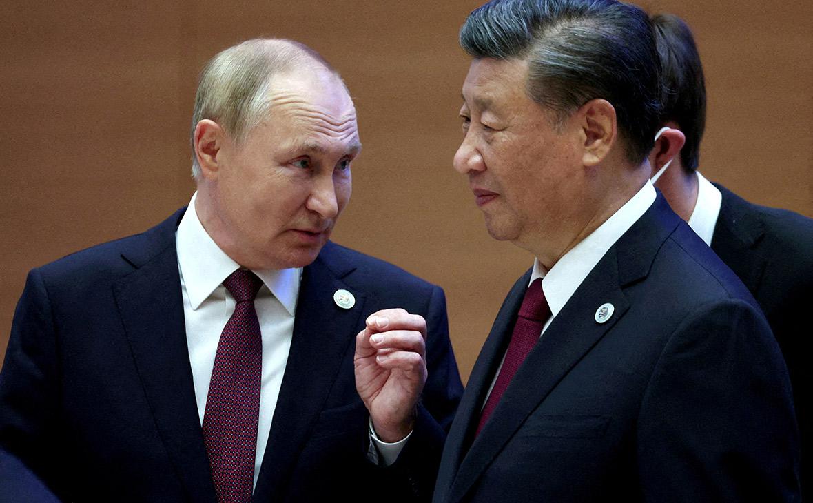 Президент России Владимир Путин и председатель КНР Си Цзиньпин начали двусторонние переговоры в Пекине. Об этом сообщает РИА Новости.
