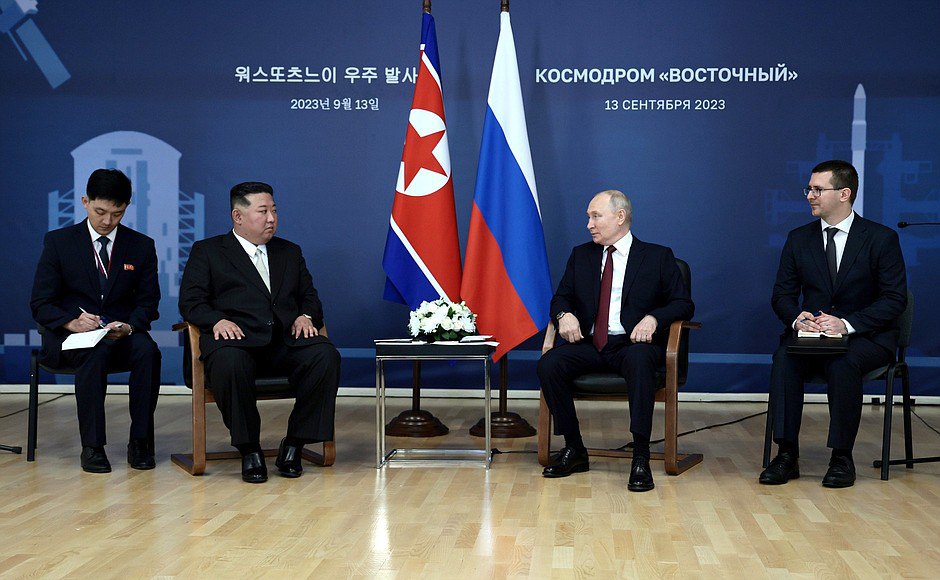 Во время исторической встречи на космодроме Восточный президент России Владимир Путин выразил свое уважение к лидеру КНДР Ким Чен Ыну и напомнил о долгой истории дружбы между двумя странами. Путин отметил, что Россия была первым государством, которое...