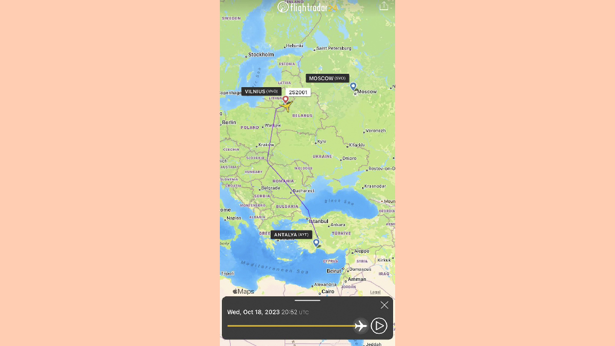 Пассажирский самолет, летевший из Турции в Россию, экстренно сменил курс и приземлился в Литве. Об этом сообщила Ассоциация туроператоров России (АТОР) в Telegram-канале.
