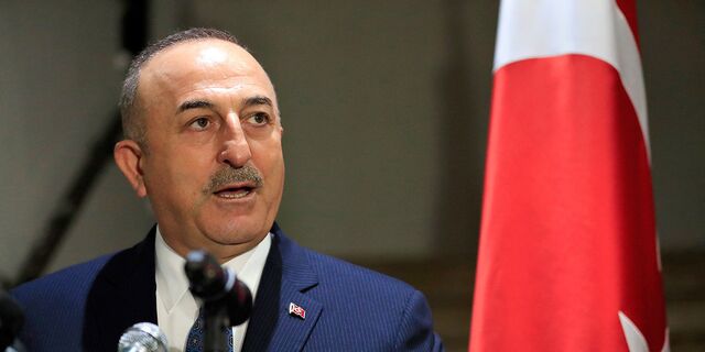 Министр иностранных дел Турции Мевлют Чавушоглу заявил, что Турция в ближайшее время создаст комитет и начнет разработку «дорожной карты» по нормализации отношений с Сирией. Об этом он сообщил в интервью телеканалу NTV.
