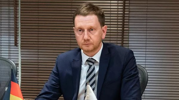 Премьер-министр германской федеральной земли Саксония Михаэль Кречмер выступил с инициативой по мирному урегулированию украинского конфликта. Он предложил, чтобы Европа взяла на себя роль посредника и пригласила к переговорам такие страны, как Индия,...
