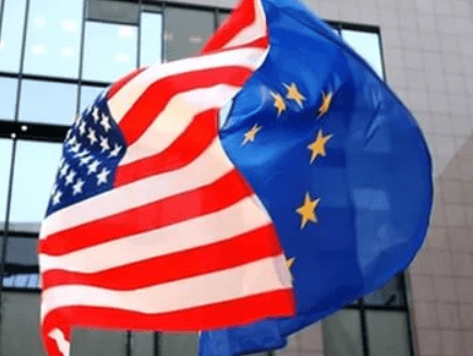 Президент США имеет возможность отключить Интернет Европе, и она ничего не сможет поделать с этим, утверждается в опубликованном в понедельник материале издания Politico. Как подчёркивается в статье, «фатальной уязвимостью» европейцев является их поч...
