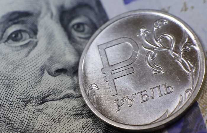 По данным Центрального банка России, внешний долг страны по отношению к валовому внутреннему продукту (ВВП) снизился до 15% по итогам первого квартала 2023 года. Это самый низкий показатель за всю историю наблюдений, начиная с 1993 года.
