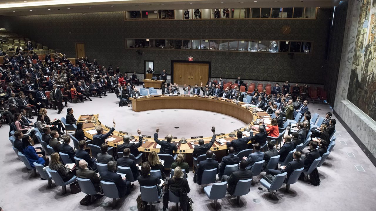 В понедельник, 6 ноября, постоянные представители Китая и ОАЭ при ООН Чжан Цзюнь и Лана Заки Нусейба выступили с совместным заявлением, в котором потребовали немедленно прекратить огонь в зоне палестино-израильского конфликта. Они также настояли на о...
