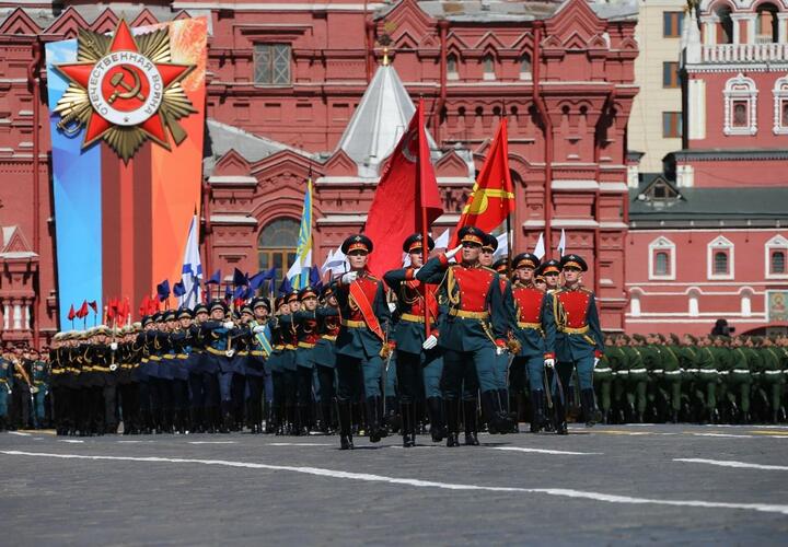 В этом году на парад Победы 9 мая в Москве введены новые ограничения для посетителей. 
