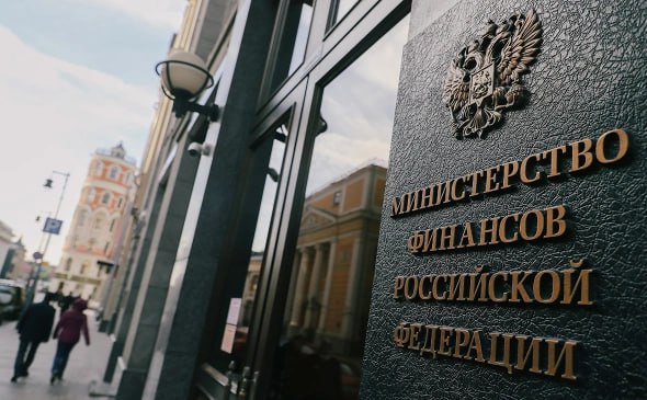 В связи с ухудшением эпидемиологической ситуации по коронавирусу, Министерство финансов Российской Федерации приняло решение о возобновлении ряда ограничительных мер, которые были введены ранее. Об этом сообщили на официальном сайте ведомства.
