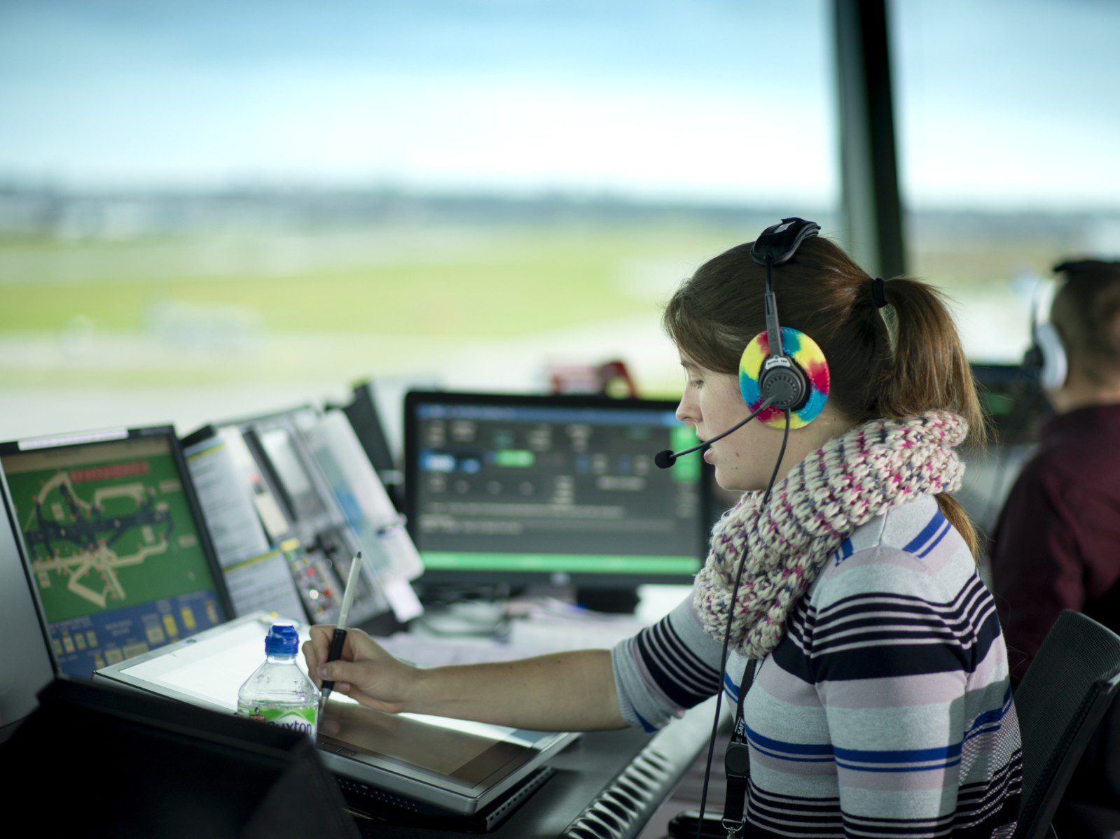 Сбой в системе управления воздушным движением (National Air Traffic Service, NATS) привёл к отмене более 150 рейсов в Великобритании, пишет в четверг газета The Independent. Сбой нарушил работу аэропортов Хитроу, Гатвик, Бирмингем, Эдинбург, Манчесте...