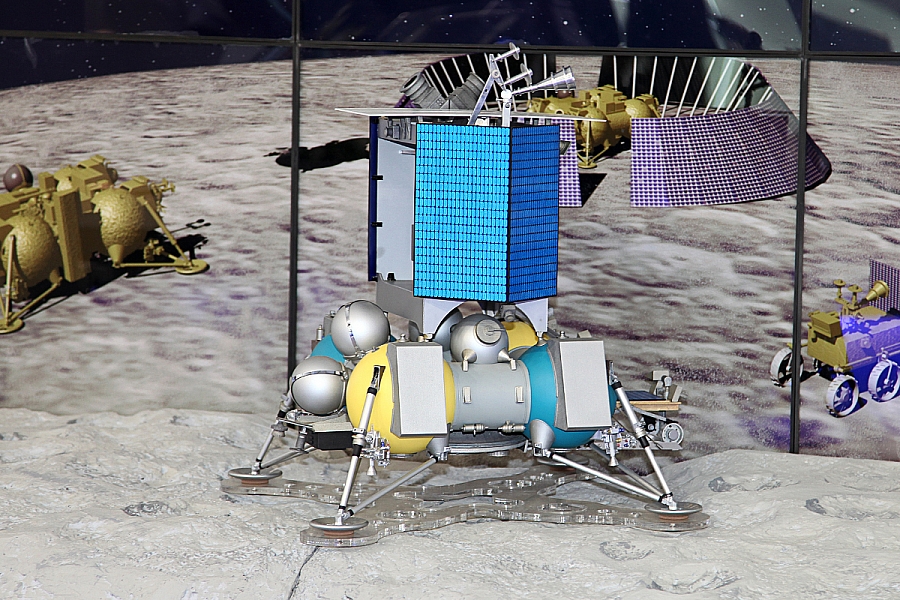 Российская автоматическая станция «Луна-25», которая впервые в современной истории России отправлена к Луне, провела первую коррекцию траектории перелета к естественному спутнику Земли. Об этом сообщили в Научно-производственном объединении имени С.А...