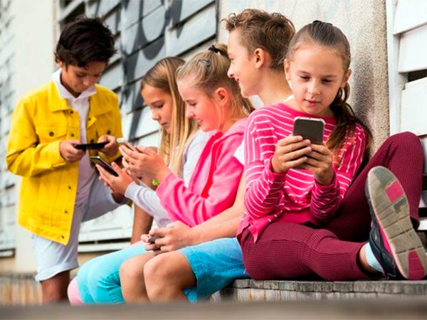 Дети в Великобритании «неизбежно» сталкиваются с жестоким онлайн-контентом, многие – уже в начальных классах, свидетельствуют данные исследования, проведённого британским телеком-регулятором Ofcom (The Office of Communications), сообщает The Guardian...