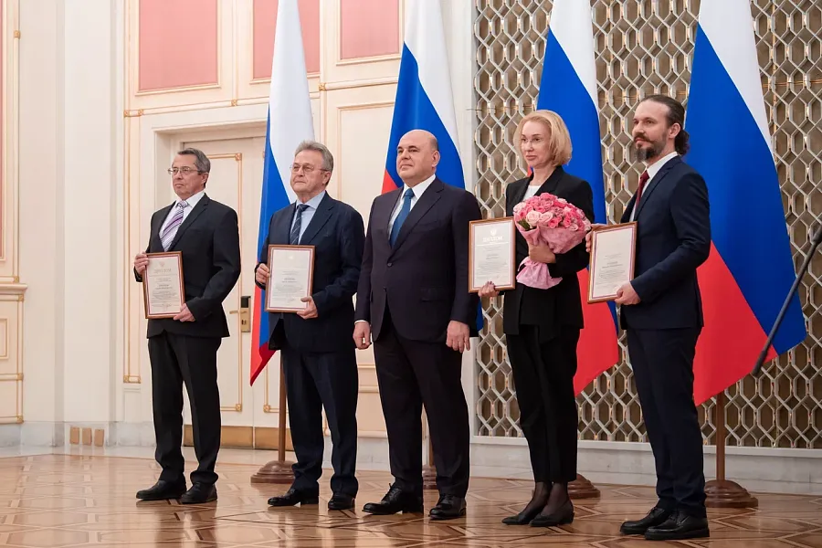 Накануне дня учителя премьер-министр Михаил Мишустин вручил премии правительства в области образования – отмечены девять работ, лауреатами стали 33 человека. В числе отмеченных работ три связаны с цифровыми технологиями: За инновационную разработку к...