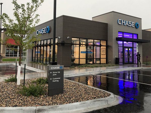 Chase Bank сообщил о запуске медиаплатформы, которая позволит брендам напрямую предлагать продукцию 80 миллионам клиентов финансовой организации с помощью данных банка о потребительских предпочтениях его клиентов, сообщил в среду Quartz. Принадлежащи...