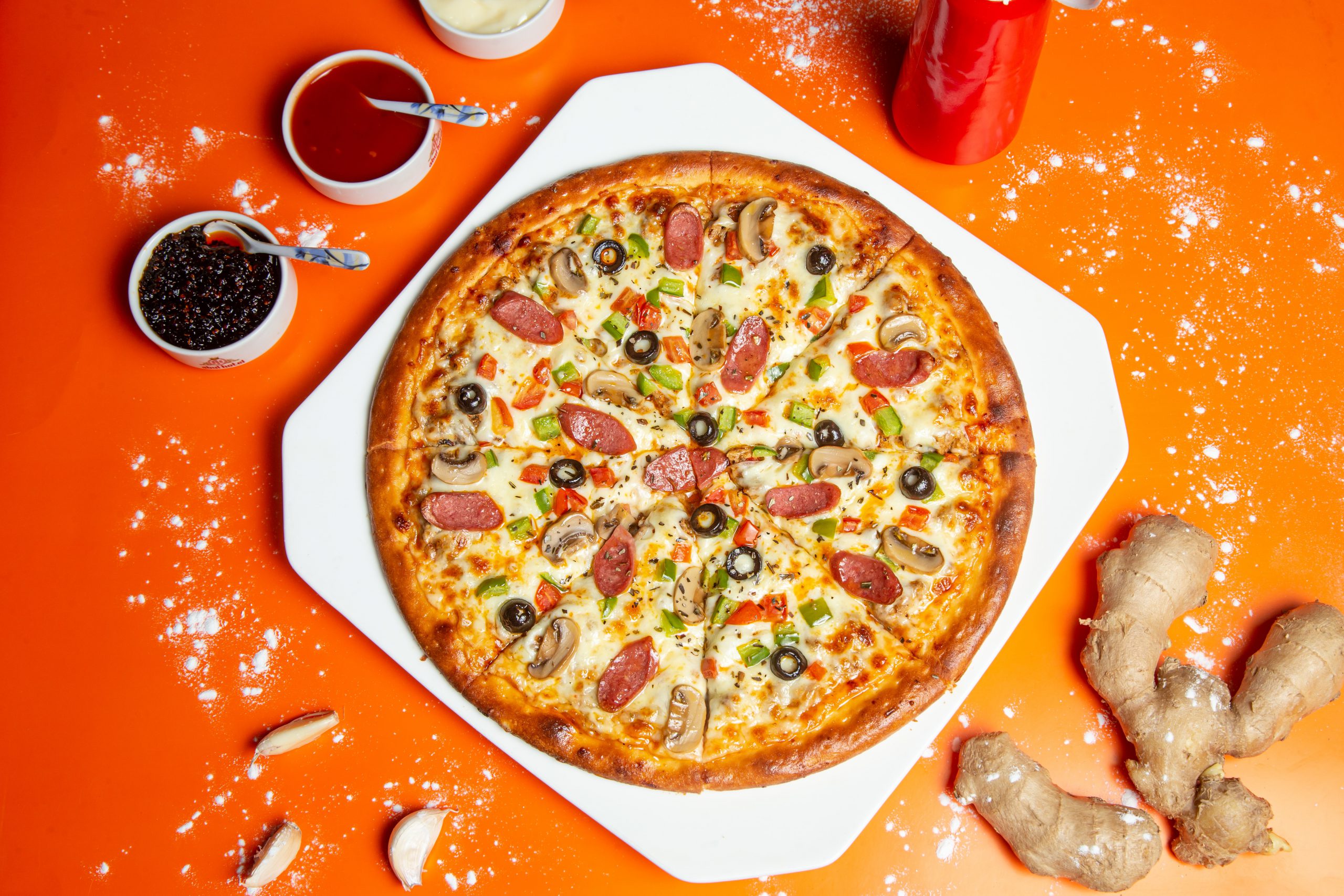 Сегодня, 22 мая, во всем мире отмечается Bitcoin Pizza Day — день, когда была совершена первая покупка физического товара за криптовалюту. Ровно 13 лет назад американский программист Ласло Хейниц потратил 10,000 BTC на покупку двух пицц в сети Papa J...