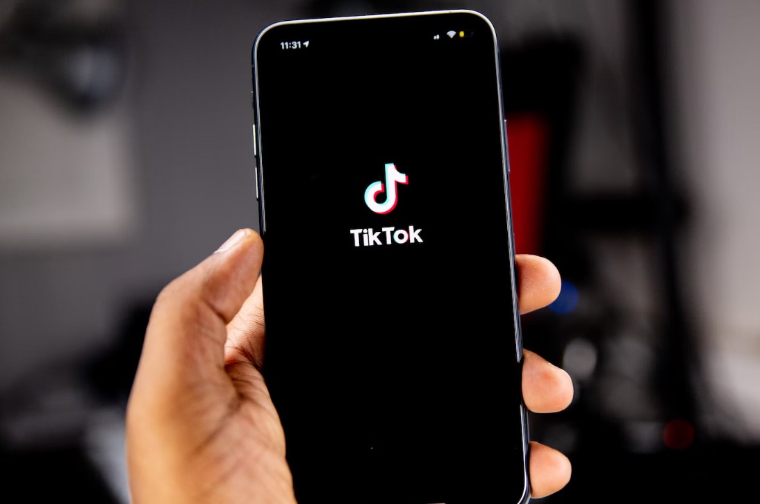 Суд в Москве наложил штраф на китайскую компанию TikTok за распространение информации, способствующей пропаганде нетрадиционных сексуальных отношений среди несовершеннолетних. Об этом сообщает агентство ТАСС.
