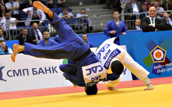 Международная федерация дзюдо (IJF) приняла решение о допуске российских спортсменов к участию в международных турнирах под флагом и гимном IJF. Об этом сообщается на официальном сайте организации
