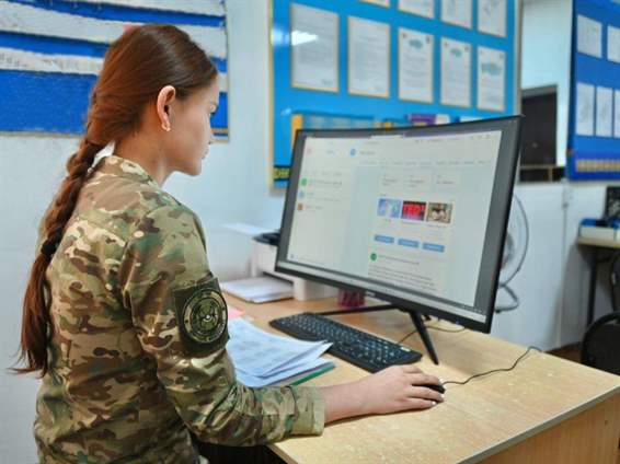 Министерство обороны Казахстана объявило в понедельник о начале поэтапного перехода на использование национального мессенджера Aitu. Цель – исключить риски информационной безопасности, связанные с применением зарубежных мессенджеров. Как заявили в Ми...