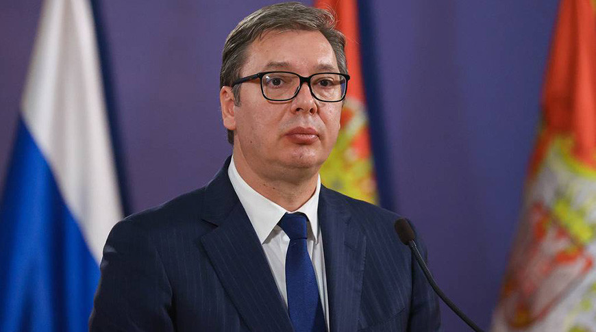 Президент Сербии Александар Вучич обвинил полицейские подразделения непризнанного Косова в убийстве трех сербов, еще двое получили тяжелые ранения. Об этом он заявил во время пресс-конференции, которая транслировалась по телевидению.
