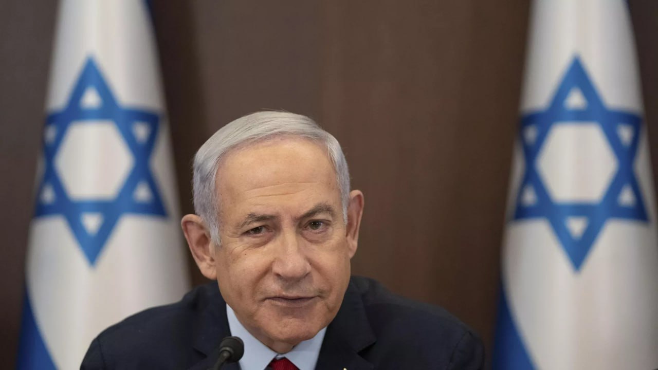 Израильский премьер-министр Биньямин Нетаньяху заявил, что его страна нанесет мощный удар по всем врагам, в том числе по группировке ХАМАС, которая контролирует сектор Газа. Нетаньяху сделал это заявление во время своего визита на линию фронта, где о...