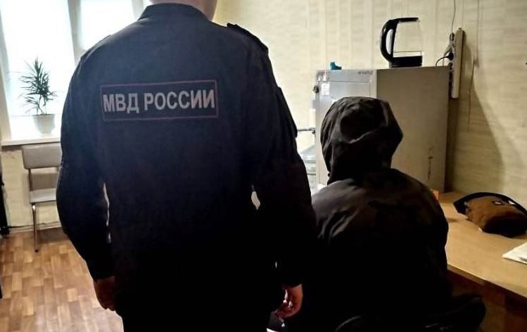 Сыщики подразделения по борьбе с организованной преступностью Управления уголовного розыска ГУ МВД России по Свердловской области в ходе спецоперации задержали второго фигуранта громкого дела о шантаже семьи жителей Первоуральска, которой злоумышленн...