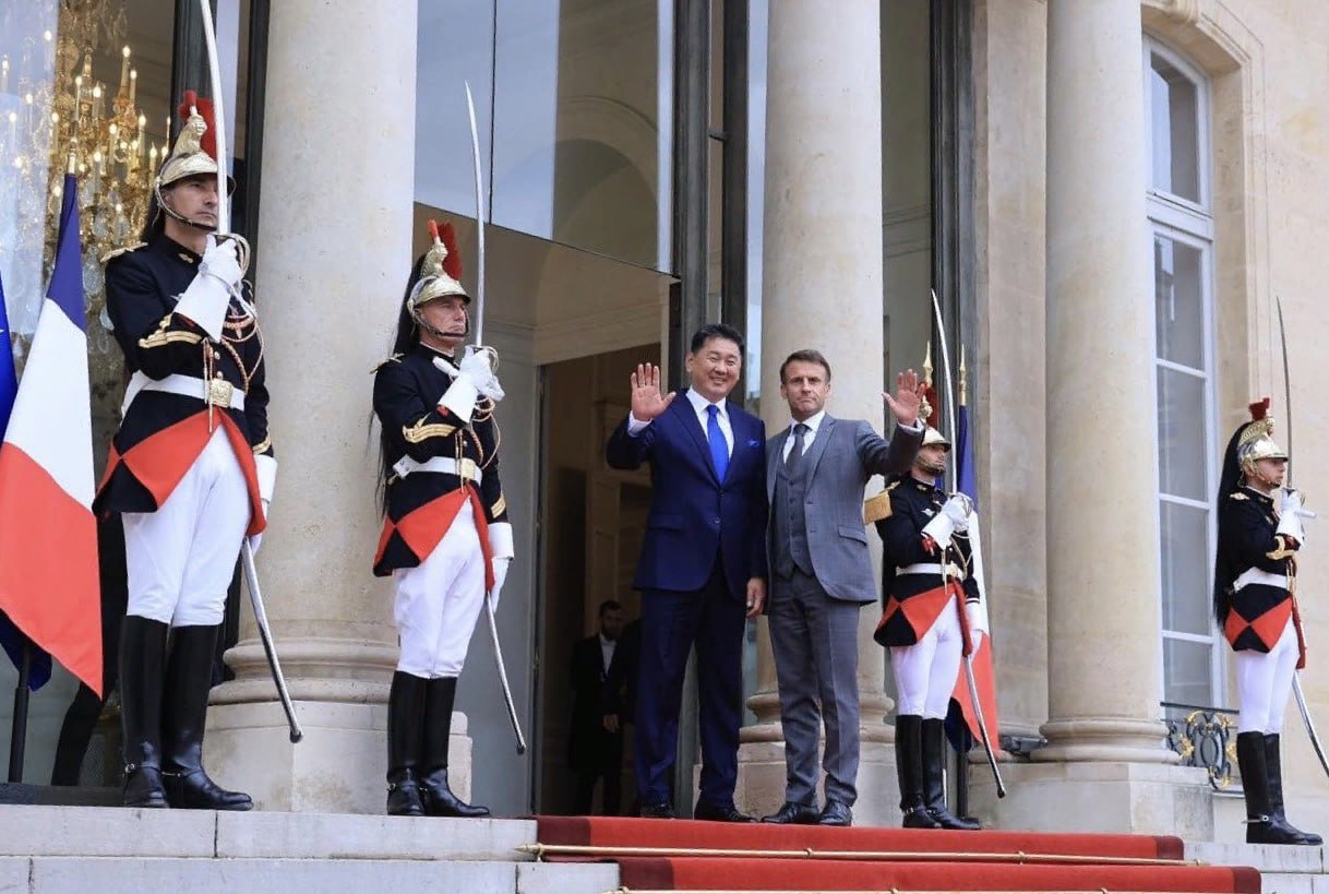 В ходе официального визита президента Монголии Ухнаагийна Хурэлсуха во Францию, две страны заключили ряд соглашений о сотрудничестве в сфере безопасности, энергетики и геологии. Особое внимание было уделено обеспечению поставок урана для французских...