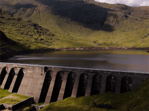 Наряду с ростом энергопотребления из-за расширения цифровой инфраструктуры в Европе вскрылась новая проблема – нехватка воды для охлаждения оборудования дата-центров, обнаружили аналитики компании GlobalData. Как поясняют в компании, несмотря на усил...