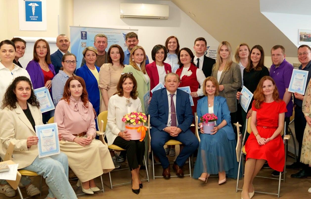В начале июня медиаторы системы ТПП РФ в очном формате проходили образовательный курс переподготовки «Медиация: альтернативные способы урегулирования конфликтов» на базе Международного института менеджмента объединений предпринимателей ТПП РФ.  В обу...