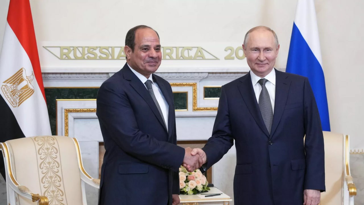Президент России Владимир Путин провел встречу с президентом Египта Абдель Фаттахом ас-Сиси в преддверии второго саммита «Россия – Африка», который проходит в Санкт-Петербурге. Лидеры двух стран обменялись мнениями по широкому кругу вопросов двусторо...