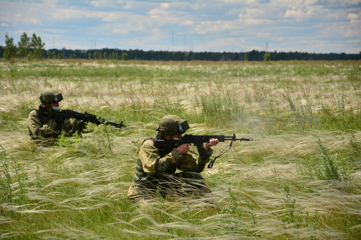 В ходе спецоперации разведчики Центрального военного округа (ЦВО) обнаружили и захватили опорный пункт украинских националистов, действовавших на краснолиманском направлении, передает ТАСС со ссылкой на Минобороны РФ.
