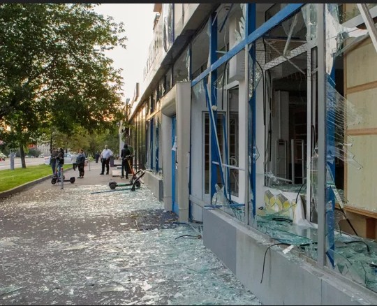 Утром 24 июля два беспилотных летательных аппарата (БПЛА) совершили атаку на два нежилых здания в Москве, сообщил мэр столицы Сергей Собянин в своем telegram-канале.
