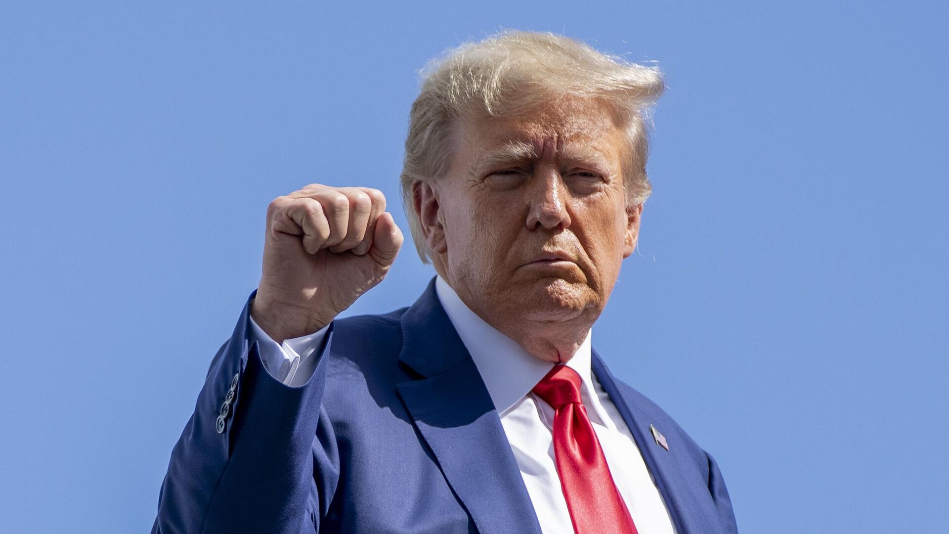 Экс-президент США Дональд Трамп продолжает обвинять своего соперника Джо Байдена во вмешательстве в избирательный процесс и попытке повторить фальсификацию результатов в 2024 году. Трамп также считает, что уголовные дела, возбужденные против него в Н...
