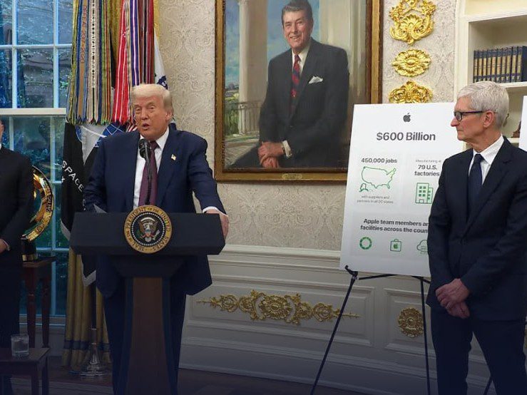 Дональд Трамп на встрече с главой Apple Тимом Куком в среду заявил о намерении ввести пошлины «примерно в 100% на чипы и полупроводники», сообщает в четверг агентство AP. Тарифы, по словам Трампа, не будут действовать в отношении продукции, производи...