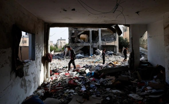 Турецкий министр юстиции Йылмаз Тунч заявил, что Израиль должен нести ответственность за военные преступления, которые он совершает в секторе Газа, и рано или поздно окажется на скамье подсудимых в Международном уголовном суде (МУС) в Гааге. Его слов...