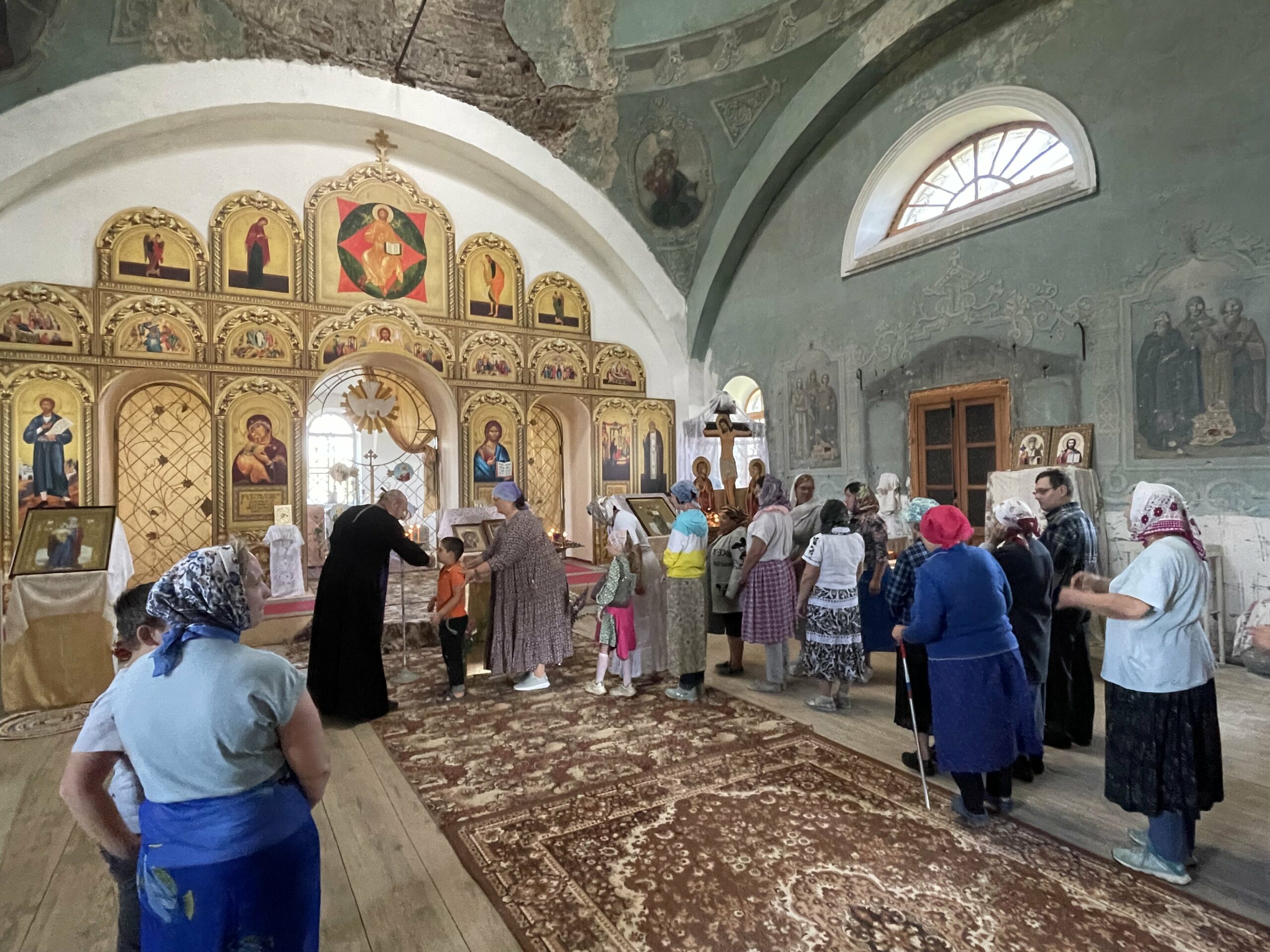 Верующими в Бога назвали себя 66% россиян. 86% заявили, что они православные. При этом в существование ада верят 44% респондентов, в рай – 41%. Такие результаты были получены в ходе опроса Всероссийского центра изучения общественного мнения (ВЦИОМ).
