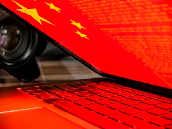 Крупнейшие китайские IT-компании должны предпринять больше усилий для повышения доступности своих «закрытых экосистем» — такой призыв, пишет South China Morning Post в среду, был опубликован в газете Securities Times, принадлежащей «рупору коммунисти...