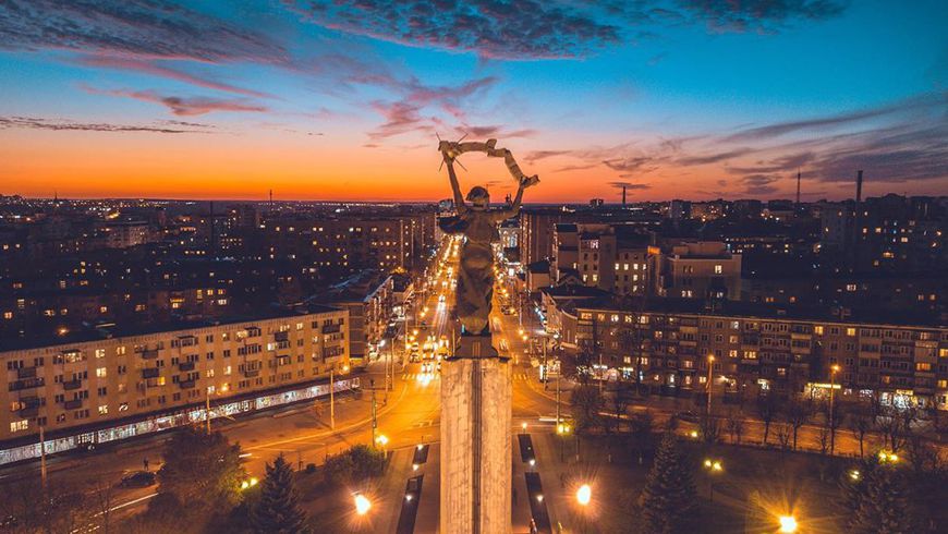 Калуга – это один из древнейших городов России с богатой историей и культурой. Он расположен на берегах реки Ока и является административным центром Калужской области. Город славится достопримечательностями, связанными с развитием космонавтики, а так...