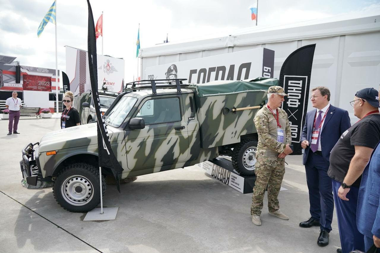 В Тольятти создали уникальный автомобиль для военных — пикап на базе отечественного внедорожника Нива. Машина компактная, маневренная и способна выполнять различные задачи на переднем крае. Разработчики проекта — бывшие участники специальной военной...