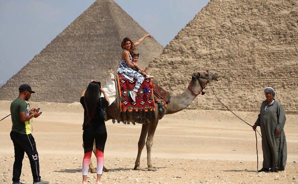 Египет стал самым популярным направлением для отдыха у россиян в ноябре, обогнав Турцию, которая была лидером по продажам туров на пляжные курорты. Об этом сообщает Ассоциация туроператоров России (АТОР) в своем регулярном обзоре.
