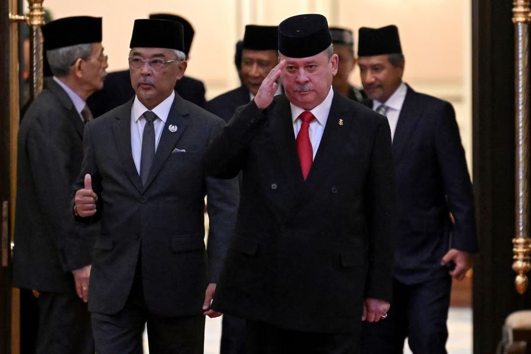 В Малайзии прошла церемония избрания нового верховного монарха страны. Им стал Султан Ибрагим, правитель штата Йохор. Он приступит к исполнению своих обязанностей 31 января 2024 года, сообщает агентство Bernama.
