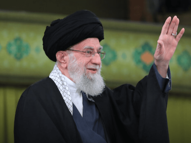 Аккаунты верховного лидера Ирана Али Хаменеи в соцсетях Instagram и Facebook, которые принадлежат экстремистской компании Meta, удалены по решению её внутренней цензуры, написала в пятницу газета The Guardian. Сообщается, что решение обусловлено откр...