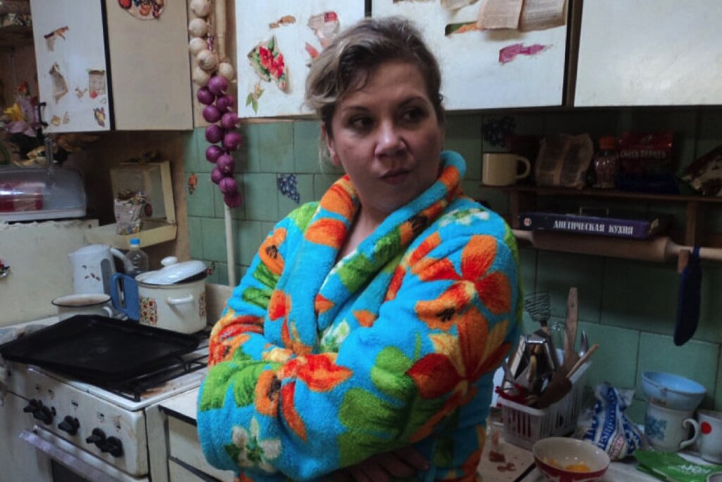 В Кыргызстане вступил в силу закон, который позволяет родителям давать своим детям матчество (имя по матери) вместо отчества (имя по отцу). Это решение было принято после того, как суд оправдал писательницу и правозащитницу Алтын Капалову, которая см...